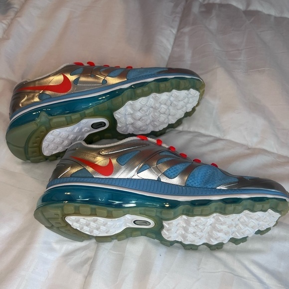 NWT NIKE AIR MAX 2012 -- 7 Women’s / 6Y - Picture 4 of 11